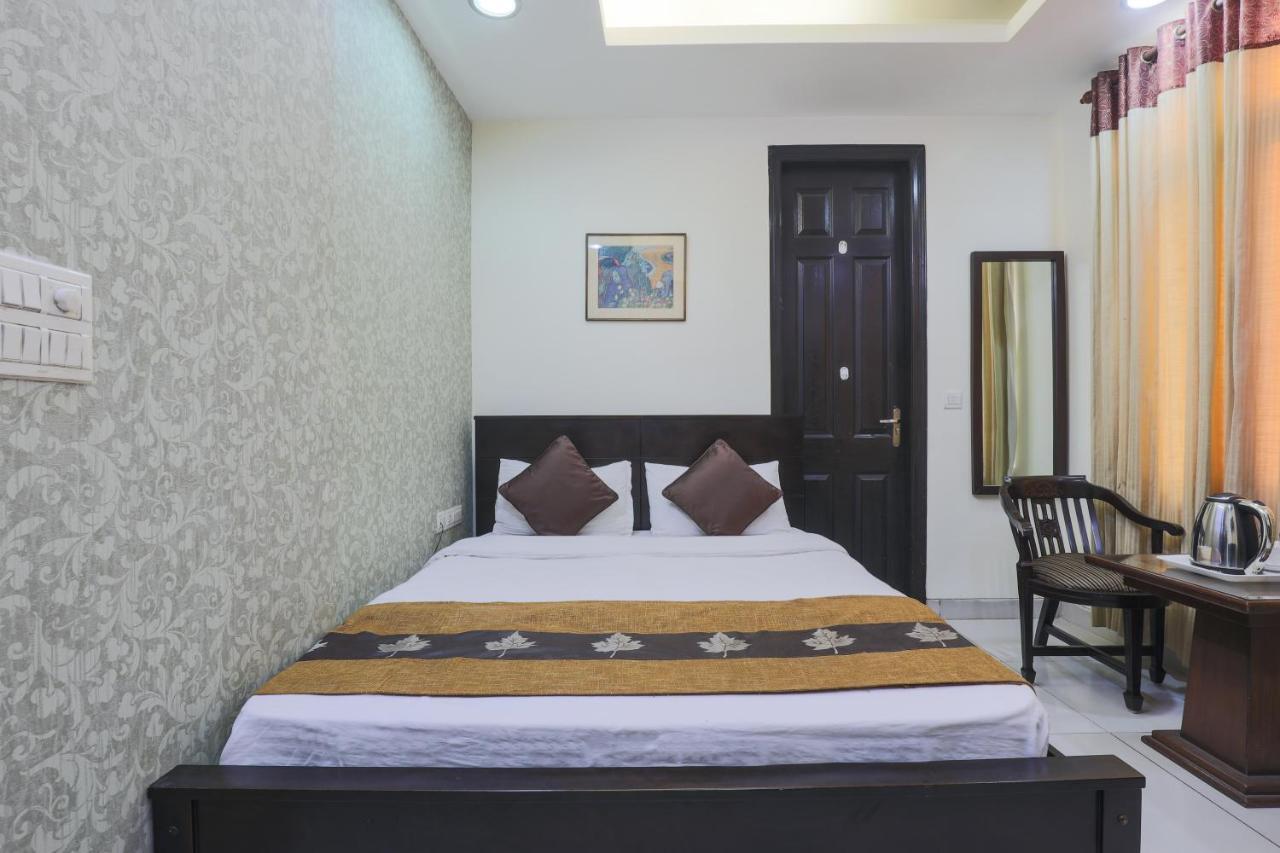 เดอะ เฮอร์มิเทจ โฮเต็ล Bed & Breakfast นิวเดลี ภายนอก รูปภาพ